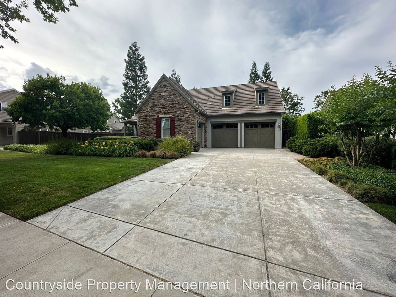 1993 Fairway Oaks Dr - Photo 2 of 27