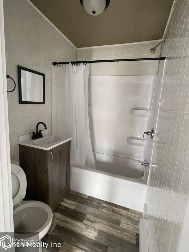 715 Lillian St - Photo 2 of 8