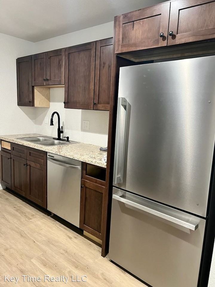 192 Palm Ave - Photo 3 of 10