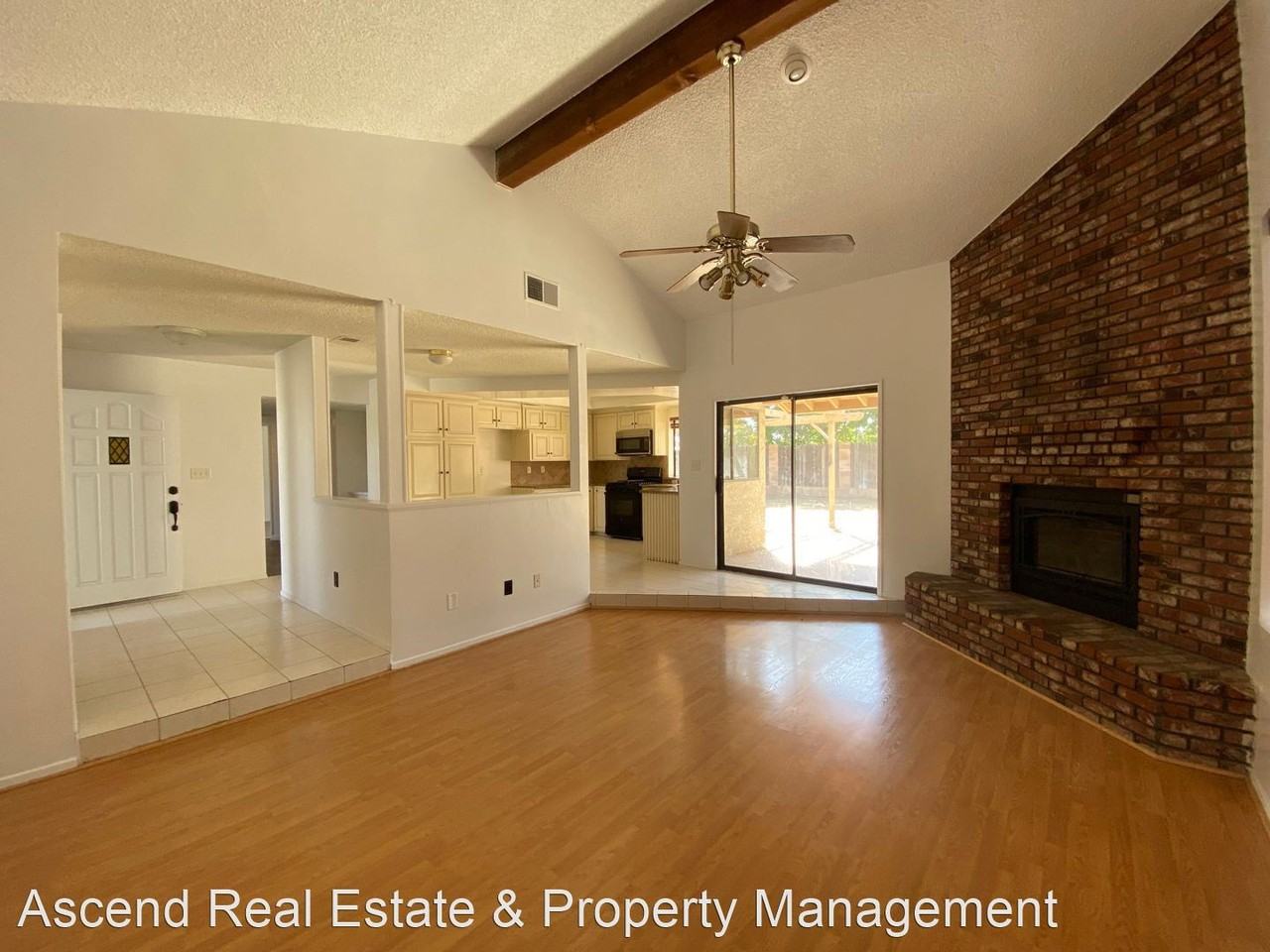2604 Fountain Dr - Photo 2 of 15