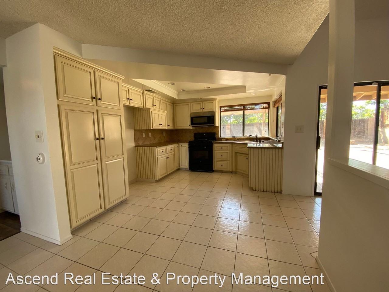 2604 Fountain Dr - Photo 3 of 15