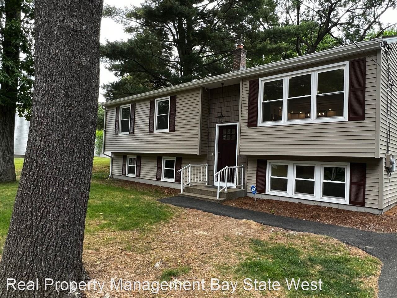 503 Tiffany St - Photo 2 of 23