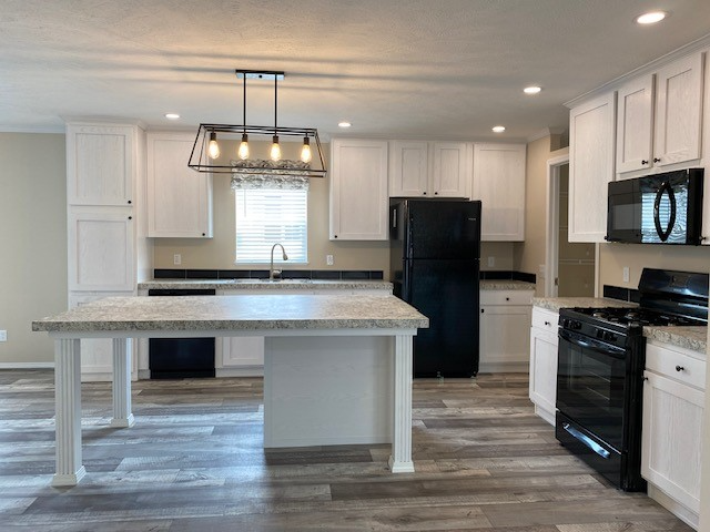 1106 Peachtree Ct - Photo 2 of 13