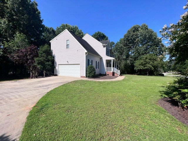 720 Raymond Dr - Photo 3 of 36