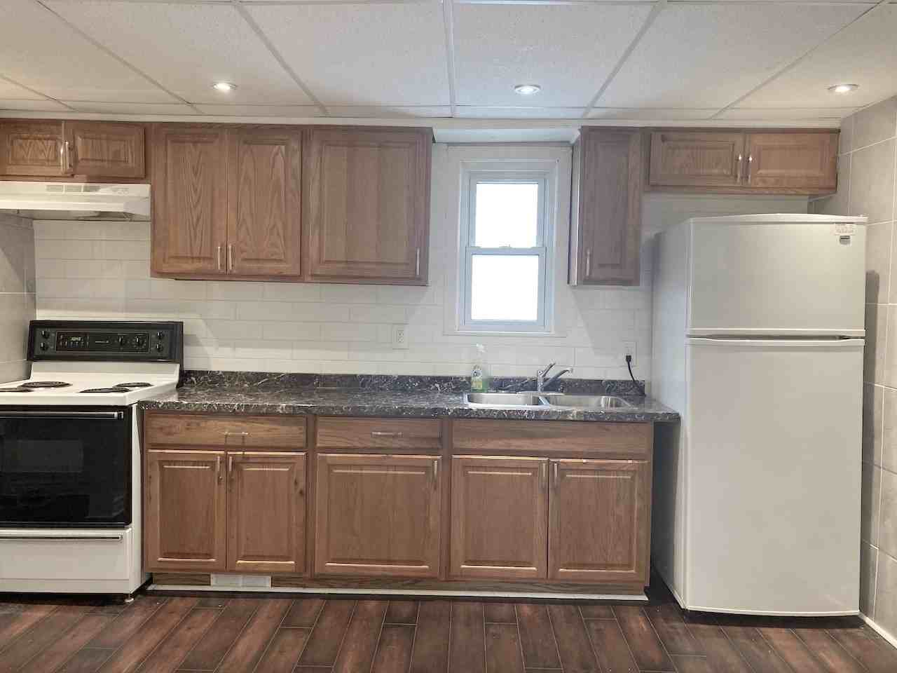 1527 Ford Blvd, Windsor, ON N8T 2C7 3 Bedroom House for 1,700/month