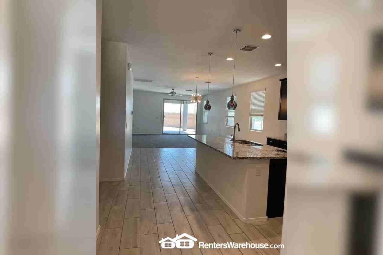 12116 N Geary Ave - Photo 3 of 6