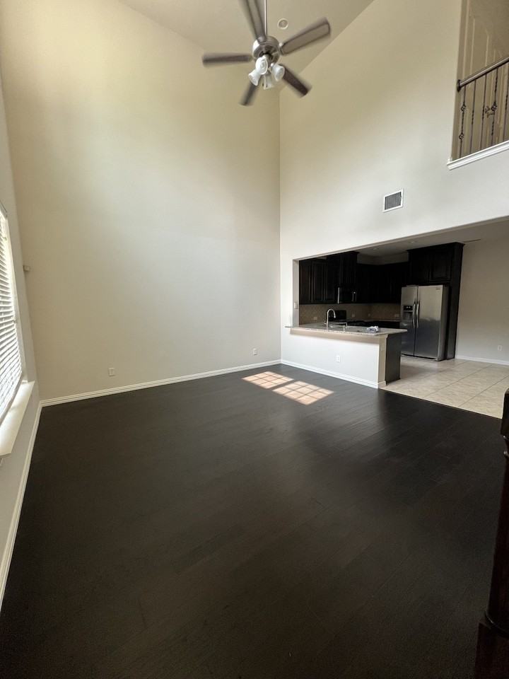 532 S Greenville Ave - Photo 3 of 12