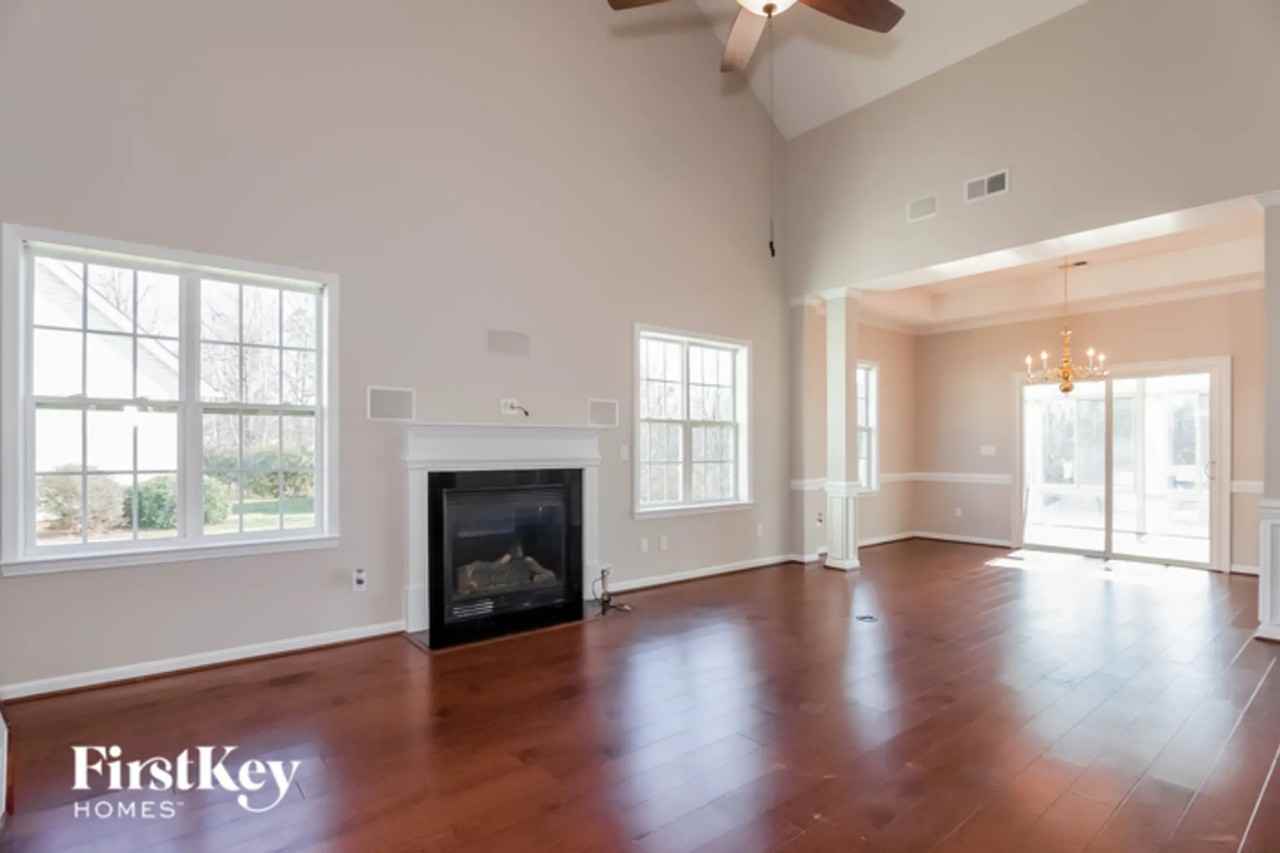 5760 Knoll Ct - Photo 2 of 14