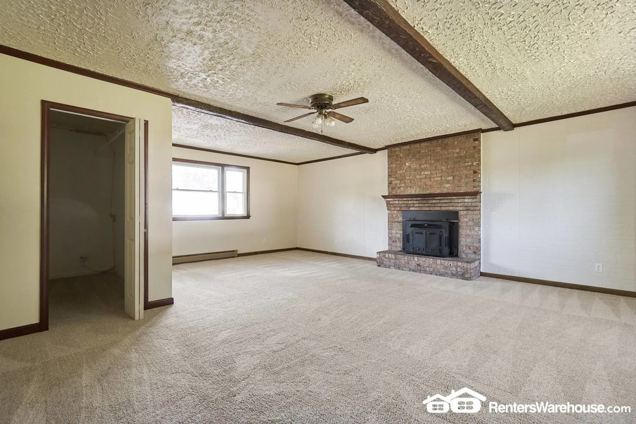 1593 Baxter Rd - Photo 3 of 19