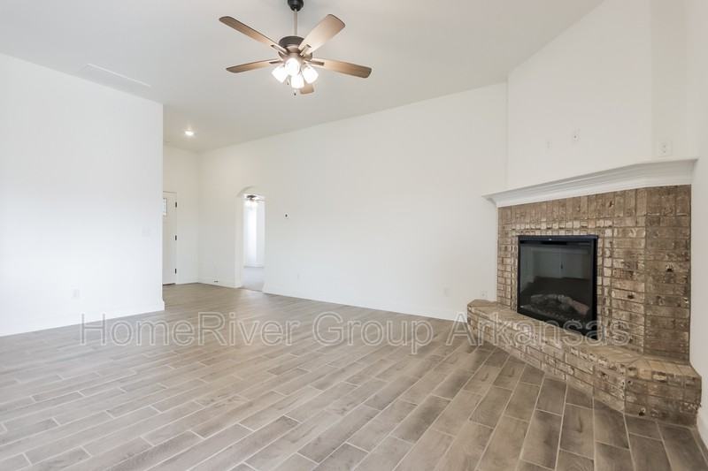 5906 Nw Hoover St - Photo 3 of 20