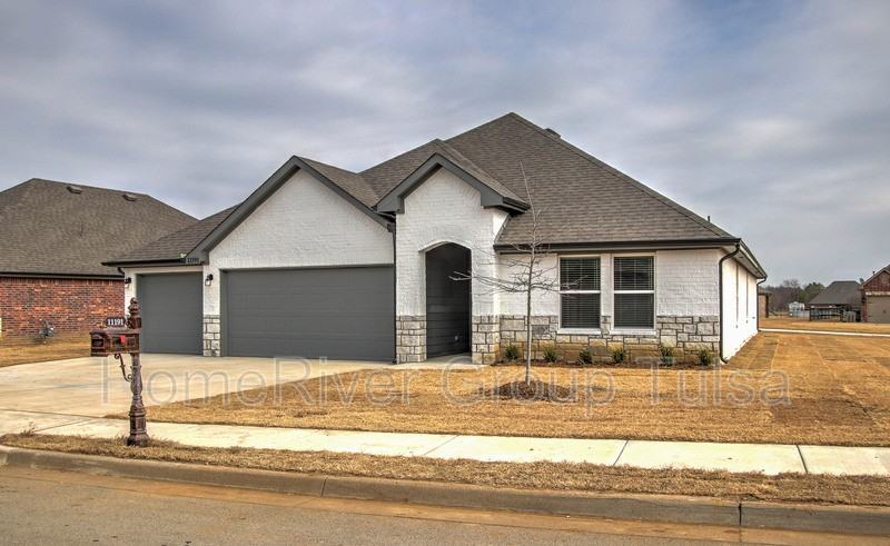 11191 S 282nd East Ave - Photo 2 of 28
