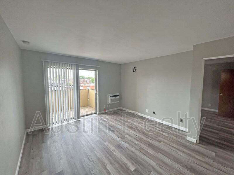 2727 Hampton Ave #304