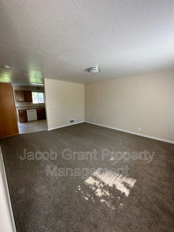 4946 Cole St #4 - Photo 6 of 21