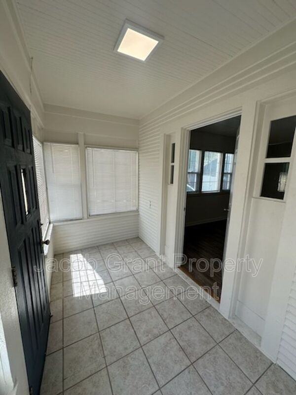 1446 E Clark St - Photo 3 of 30