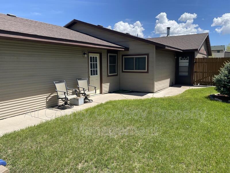 281 N Colorado Ave - Photo 2 of 15