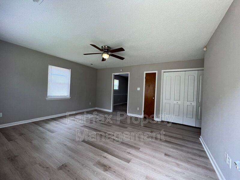 1117 Pecan Pl - Photo 4 of 32