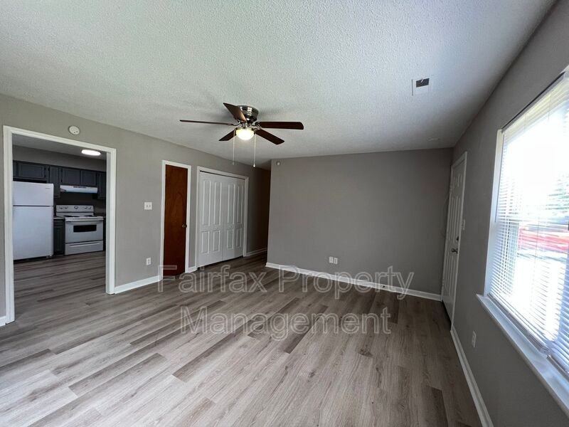 1117 Pecan Pl - Photo 5 of 32