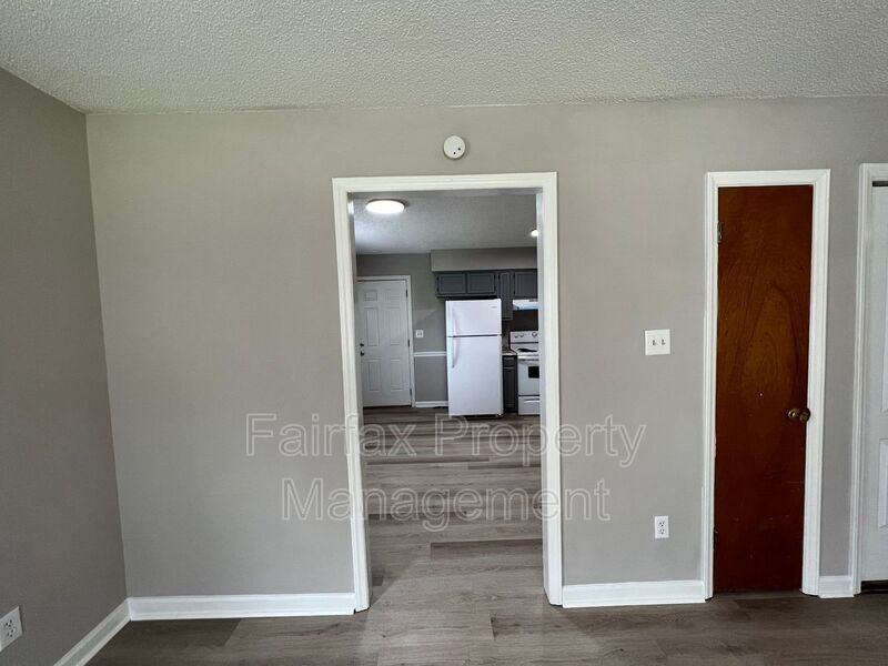 1117 Pecan Pl - Photo 6 of 32