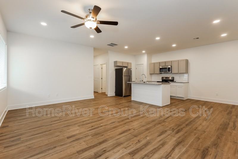 5761 E Bristol St - Photo 3 of 20