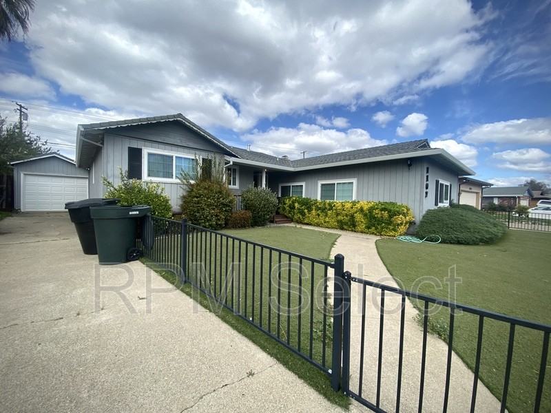 1107 Coloma Way - Photo 2 of 28