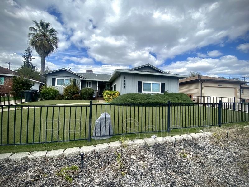 1107 Coloma Way - Photo 3 of 28