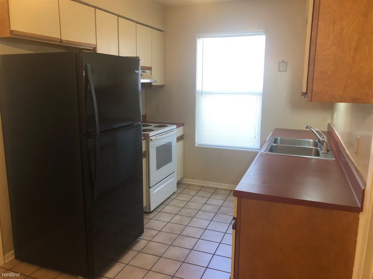 816 Navajo Trl - Photo 3 of 9