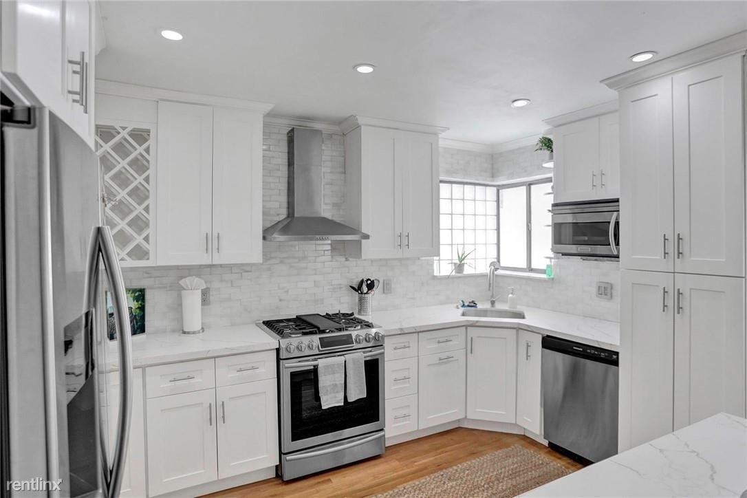 636 Se 25th Ave - Photo 3 of 18