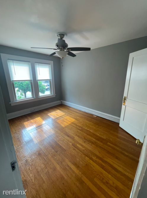 526 S Drexel Ave - Photo 2 of 7