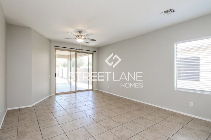 11556 W Kinderman Dr - Photo 2 of 16