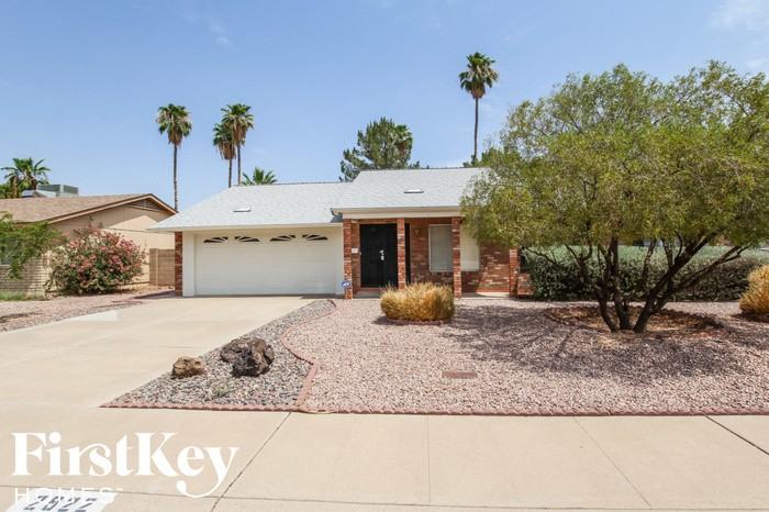 2922 E Sierra St - Photo 2 of 15