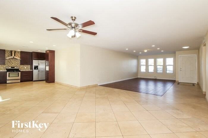 3727 W Campo Bello Dr - Photo 3 of 15