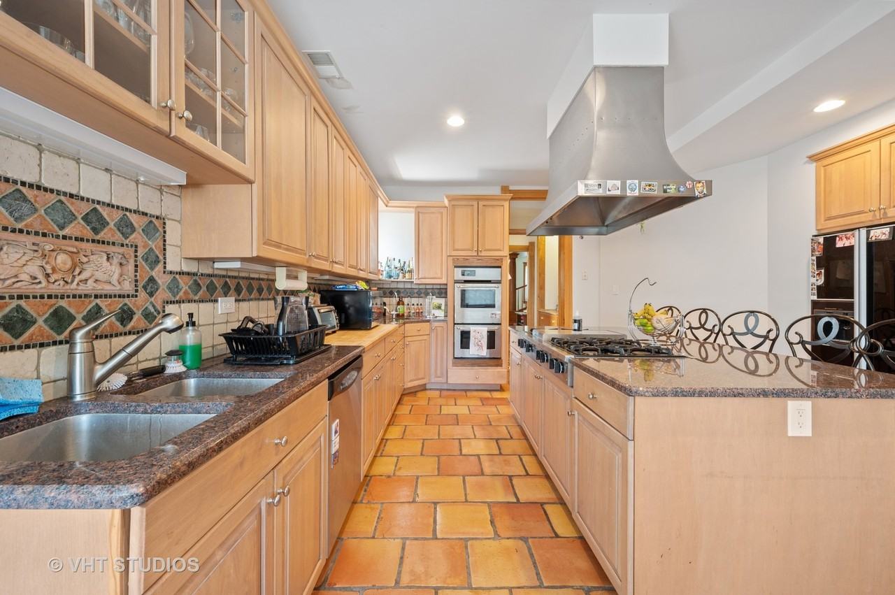 3629 N Wayne Ave #3 - Photo 4 of 23