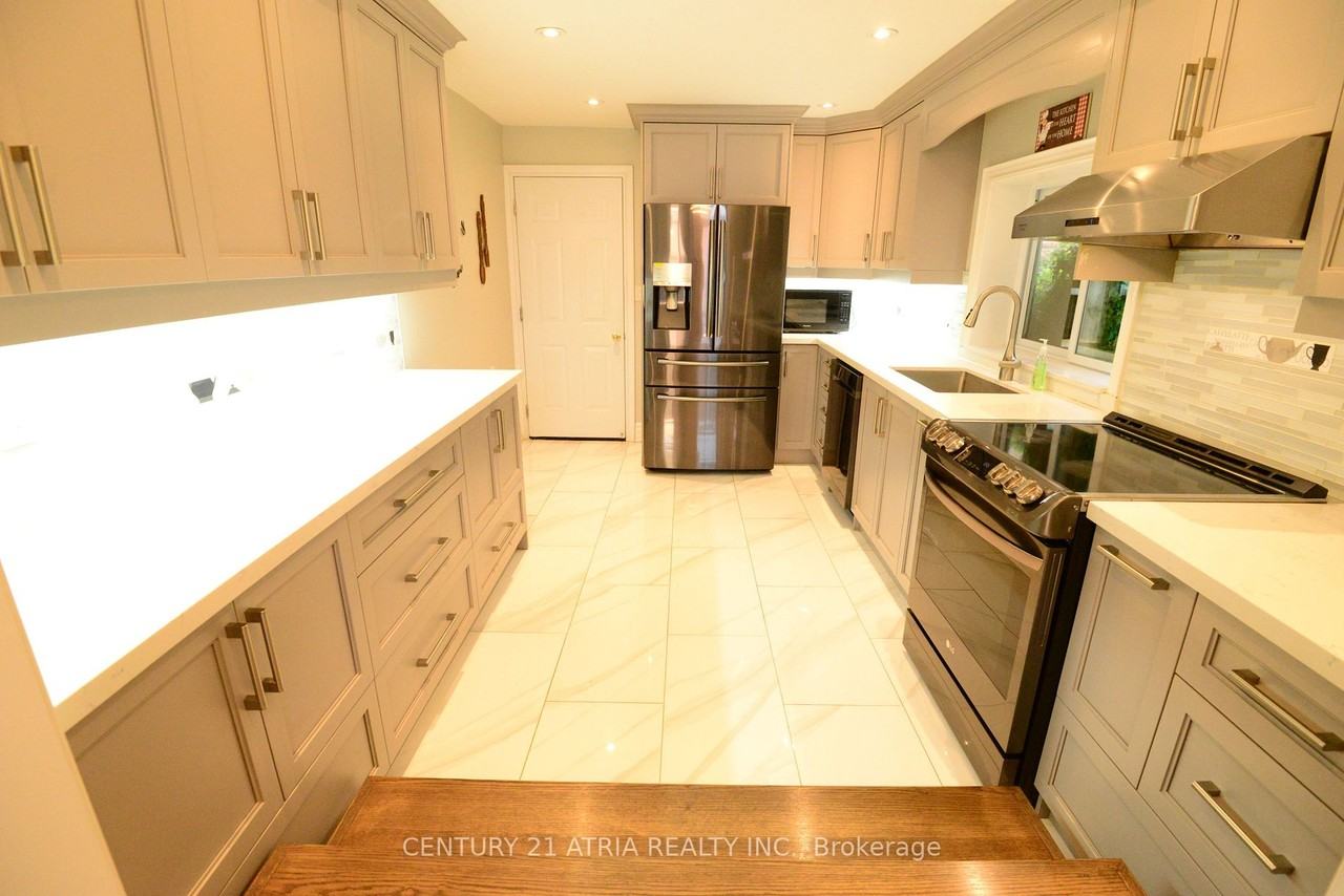 22 Peninsula Crescent #None - Photo 2 of 6