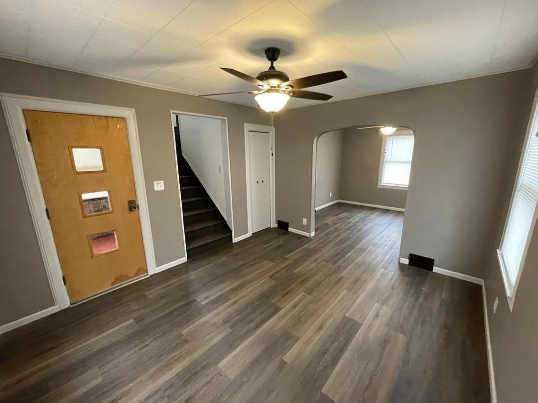 105 S Thornwood Ave #NA - Photo 3 of 13