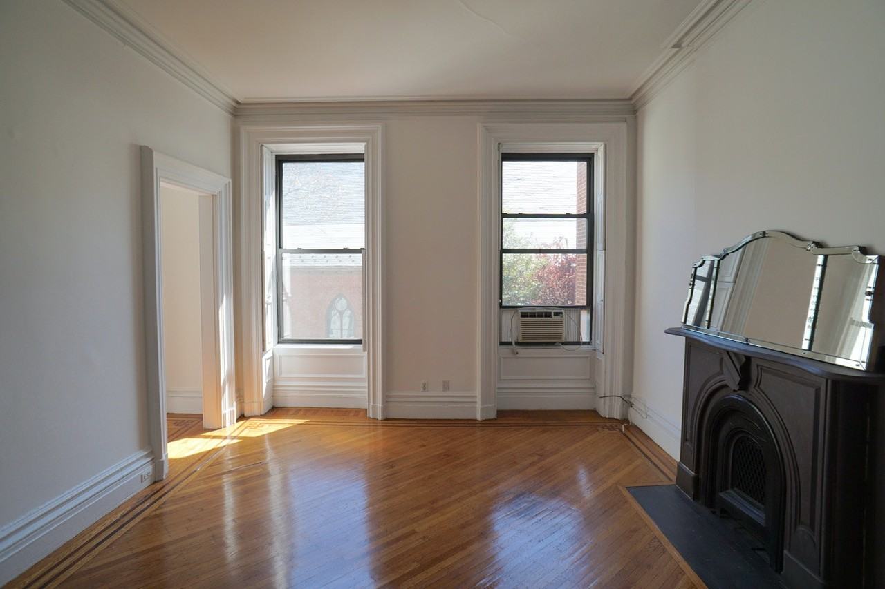 134 Joralemon St #2 - Photo 3 of 8