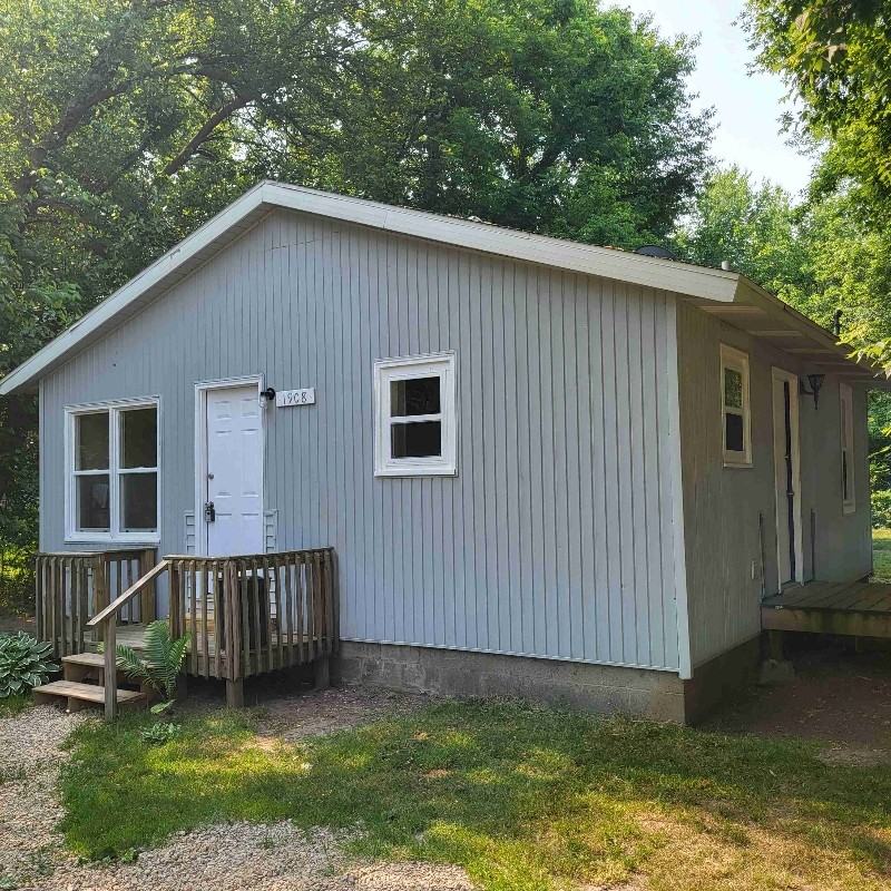 1908 Taube Ave - Photo 3 of 11