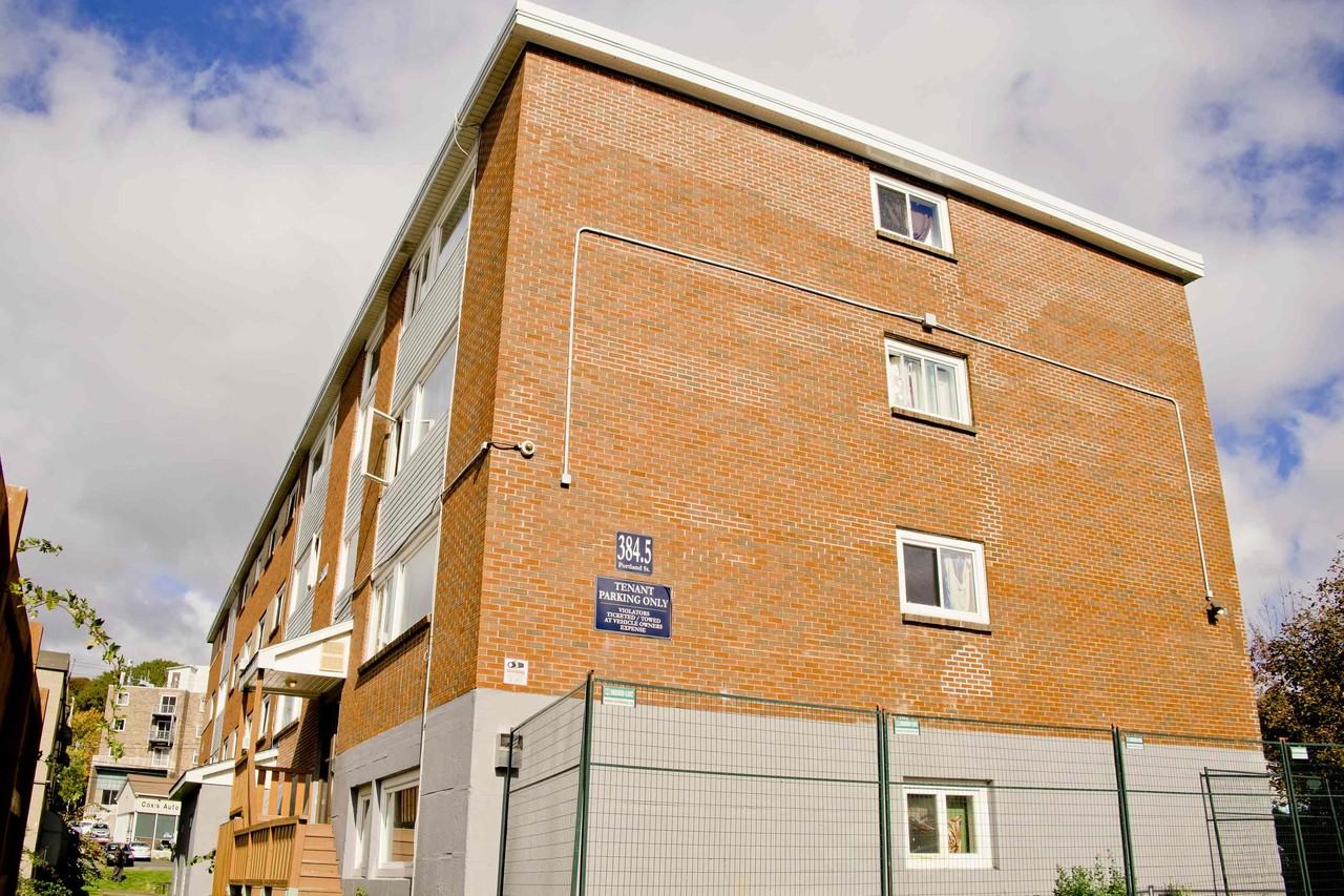 384.5 Portland Street - Photo 2 of 5