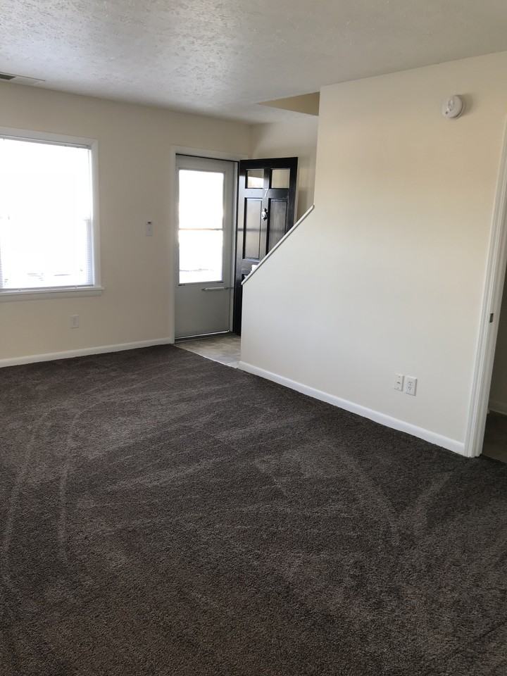 Oak Park Townhomes Apartments 1510 Allison Lane, Jeffersonville, IN