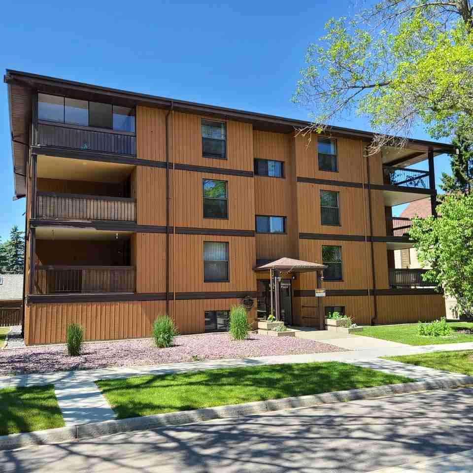 Glenora Place Apartments 10738 127 St Nw, Edmonton, AB T5M 0S3 Zumper