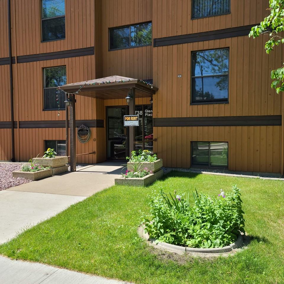 Glenora Place Apartments 10738 127 St Nw, Edmonton, AB T5M 0S3 Zumper