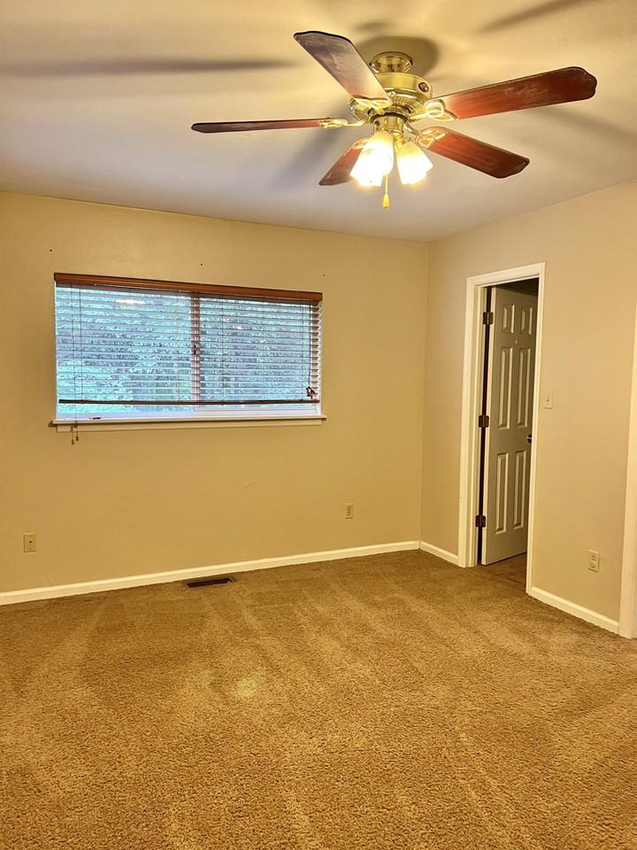 3011 Richview Park Cir S #1 - Photo 4 of 13