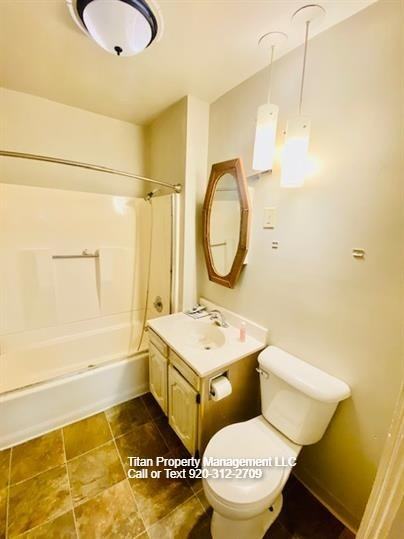 527 Merritt Ave #2 - Photo 3 of 15