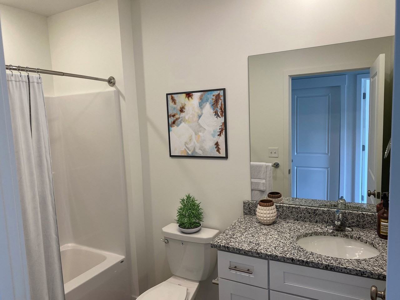 Elmwood Lake Apartments - Photo 7 of 40