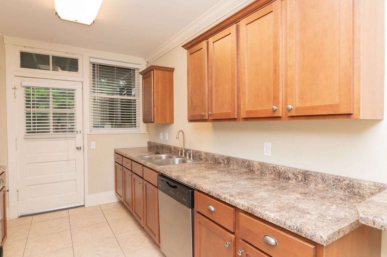 323 Washington St #101 - Photo 5 of 20