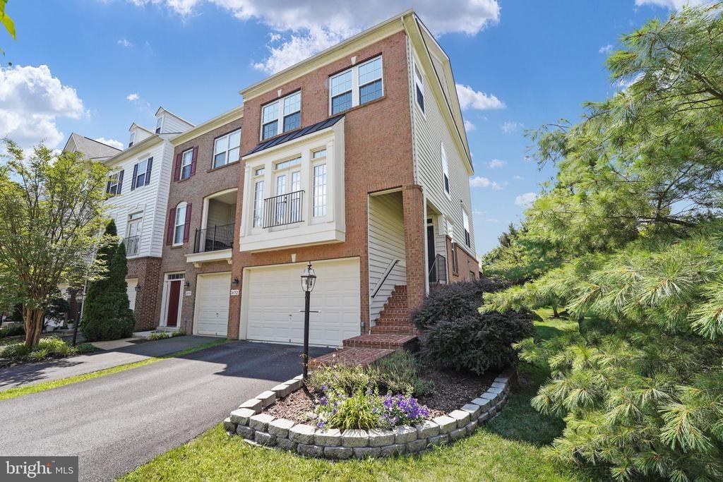 24752 Clock Tower Sq - Photo 2 of 37