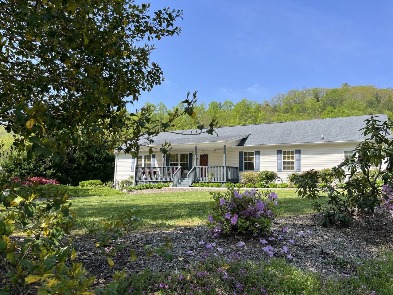 1140 Terrys Gap Road, Hendersonville, NC 28792, US 3 bedroom House Rental Zumper