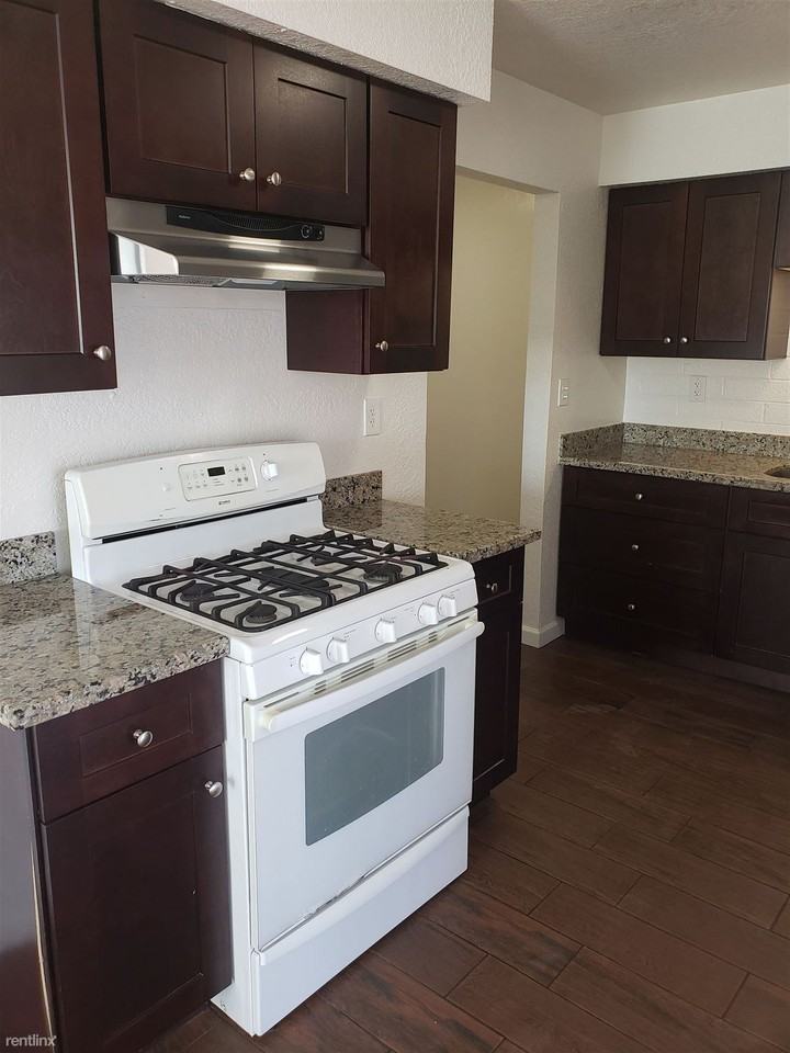 113 E 9th St - Photo 2 of 9