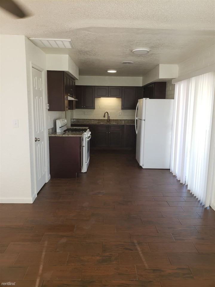 113 E 9th St - Photo 3 of 9