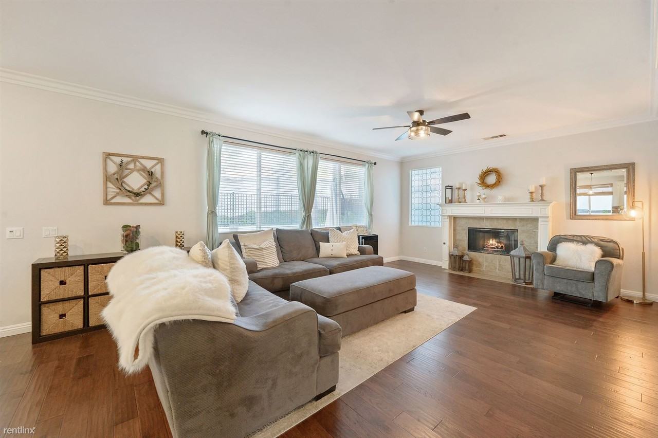 45260 Escalon St - Photo 2 of 50