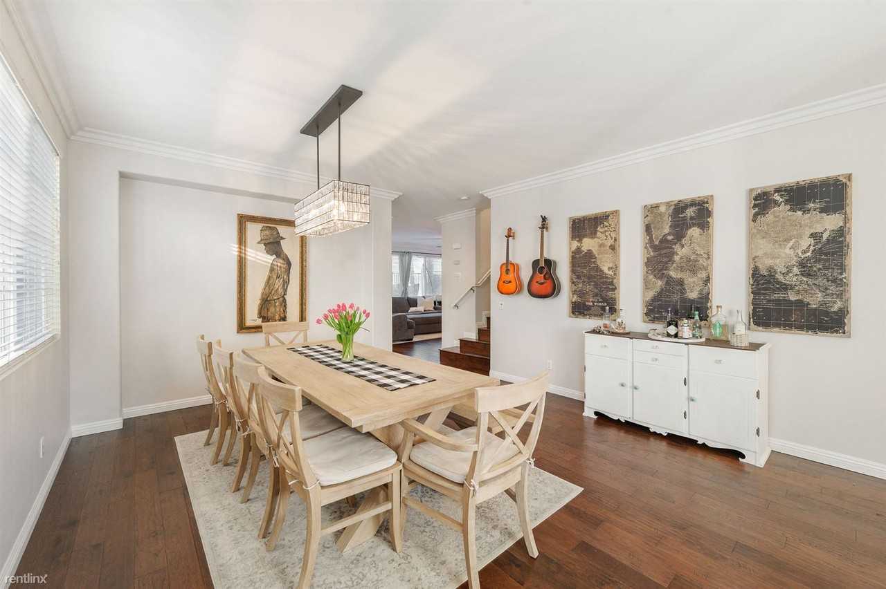 45260 Escalon St - Photo 3 of 50